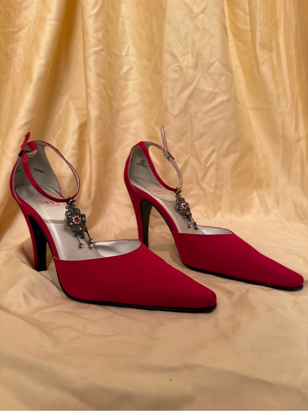 Vintage Red Pointed Toe Ankle-Strap Heels with Crystal Pendant